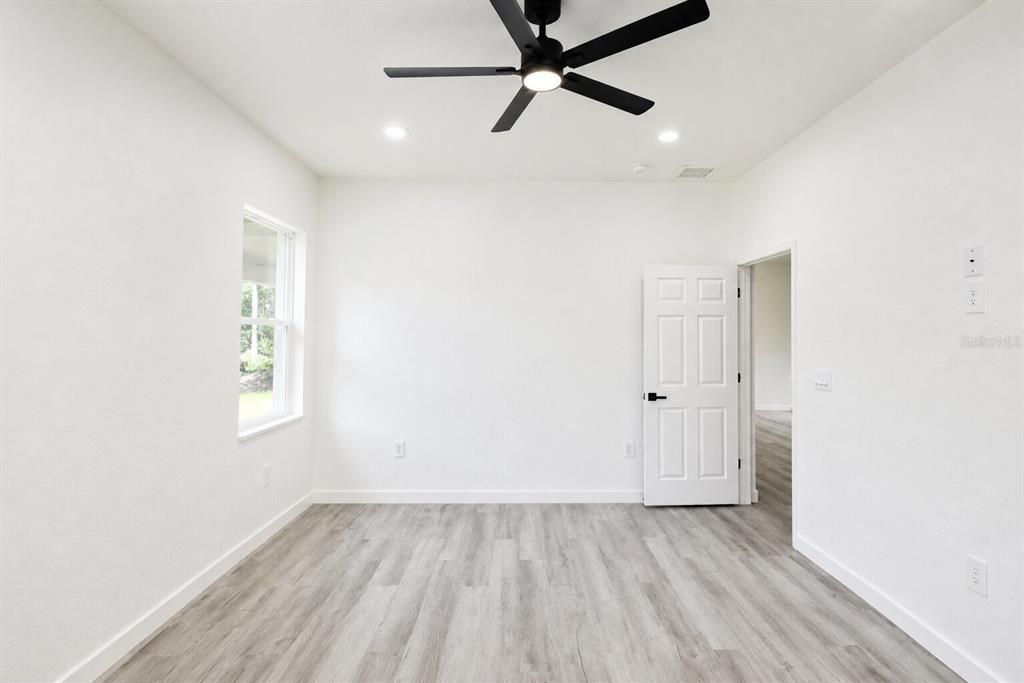 For Rent: $2,450 (3 beds, 3 baths, 1505 Square Feet)