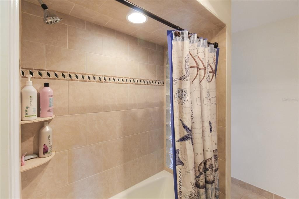 En Renta: $6,000 (3 camas, 3 baños, 2298 Pies cuadrados)
