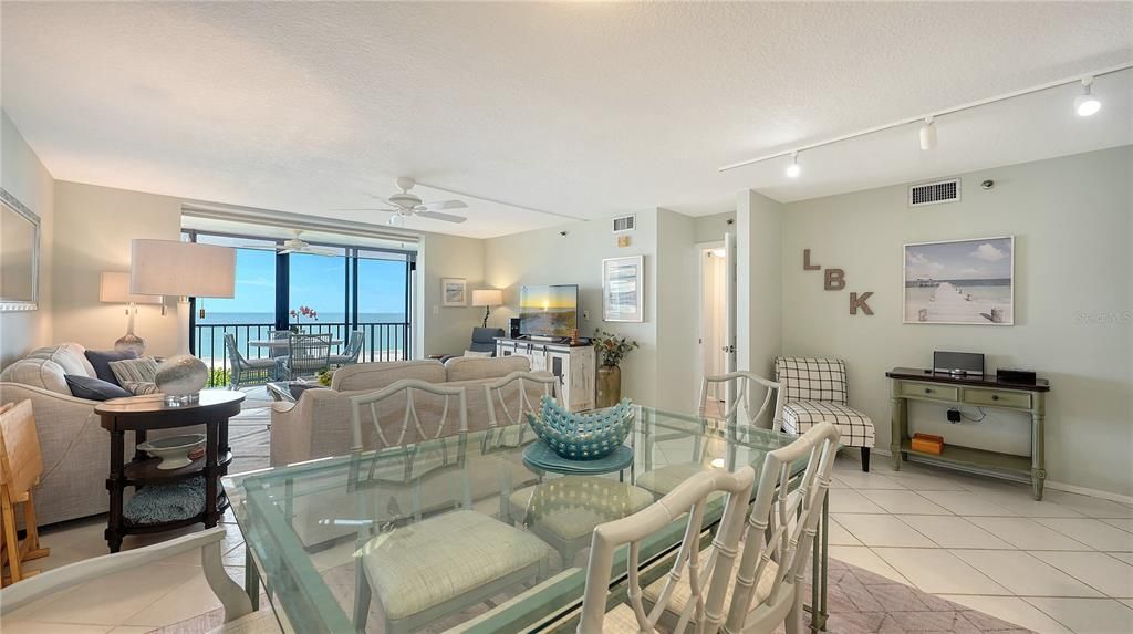 For Sale: $1,125,000 (2 beds, 2 baths, 1362 Square Feet)