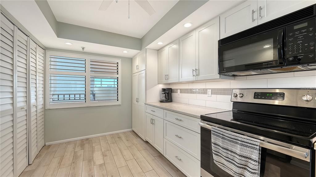 For Sale: $1,125,000 (2 beds, 2 baths, 1362 Square Feet)