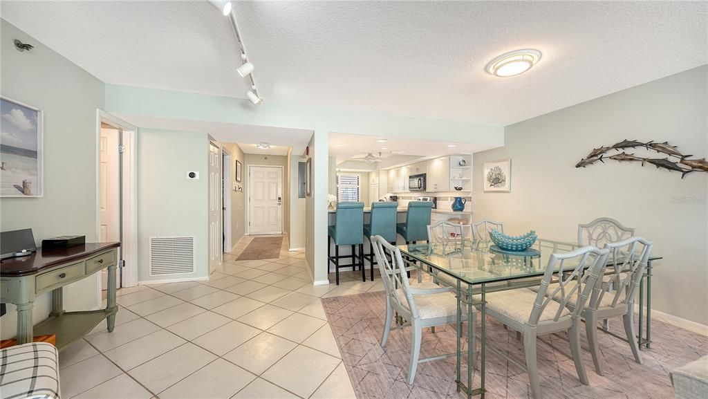 For Sale: $1,125,000 (2 beds, 2 baths, 1362 Square Feet)