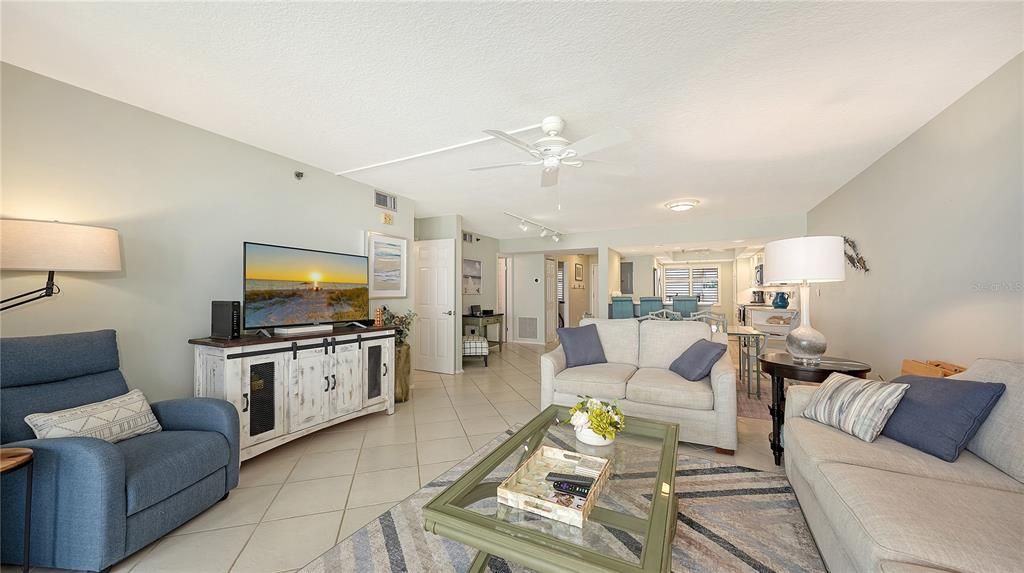 For Sale: $1,125,000 (2 beds, 2 baths, 1362 Square Feet)