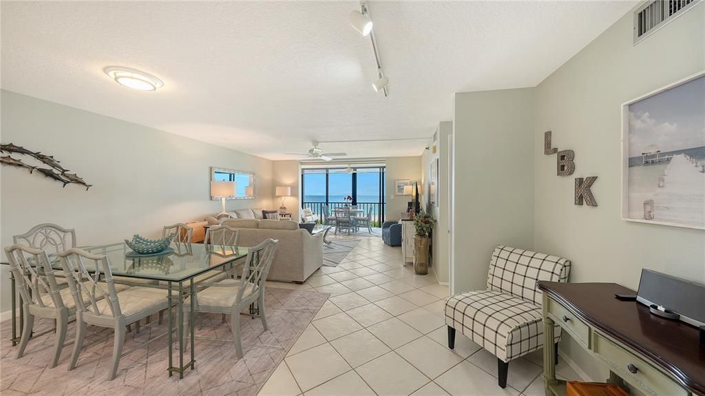 For Sale: $1,125,000 (2 beds, 2 baths, 1362 Square Feet)