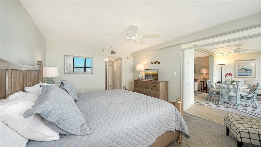 For Sale: $1,125,000 (2 beds, 2 baths, 1362 Square Feet)