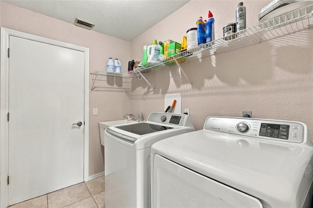 For Sale: $300,000 (3 beds, 2 baths, 1680 Square Feet)