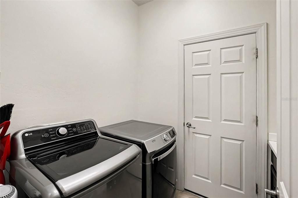 For Sale: $519,900 (2 beds, 2 baths, 1911 Square Feet)
