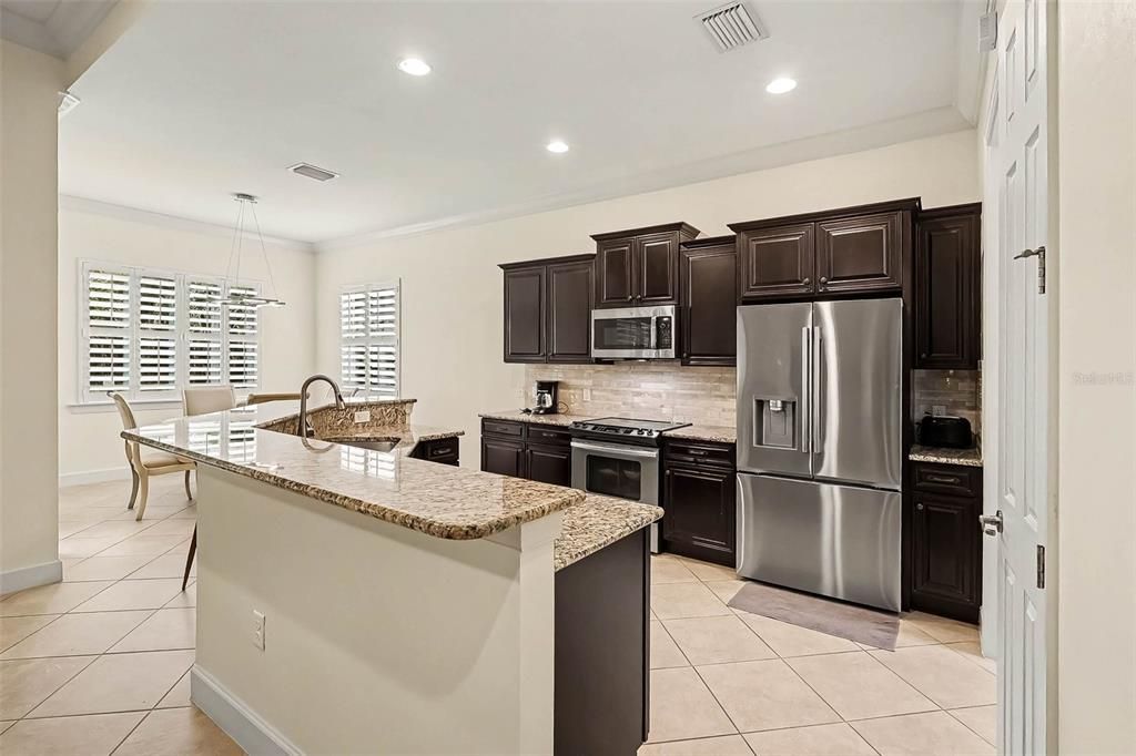 For Sale: $519,900 (2 beds, 2 baths, 1911 Square Feet)