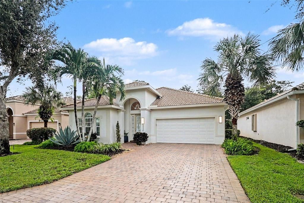 For Sale: $519,900 (2 beds, 2 baths, 1911 Square Feet)