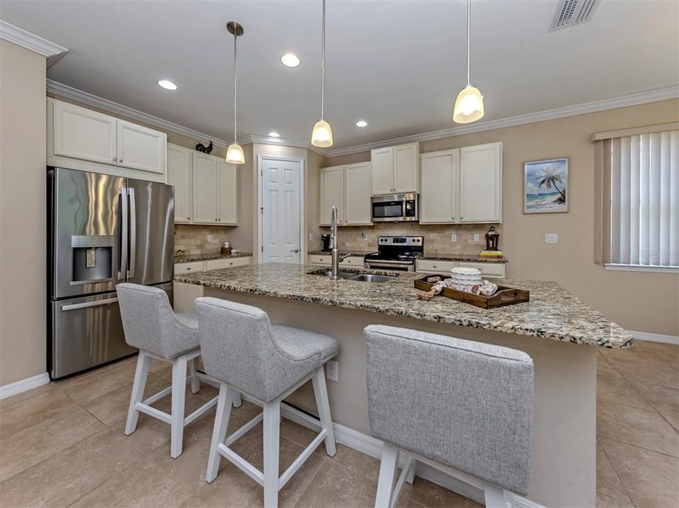 For Sale: $440,000 (3 beds, 2 baths, 1984 Square Feet)