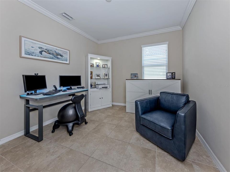For Sale: $440,000 (3 beds, 2 baths, 1984 Square Feet)