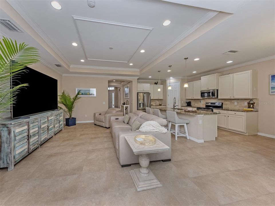 For Sale: $440,000 (3 beds, 2 baths, 1984 Square Feet)