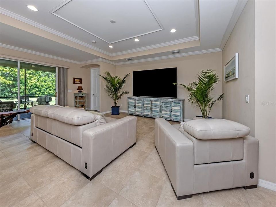 For Sale: $440,000 (3 beds, 2 baths, 1984 Square Feet)