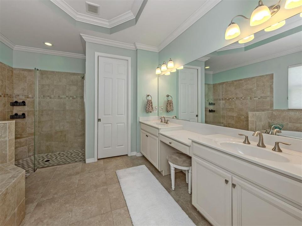 For Sale: $440,000 (3 beds, 2 baths, 1984 Square Feet)