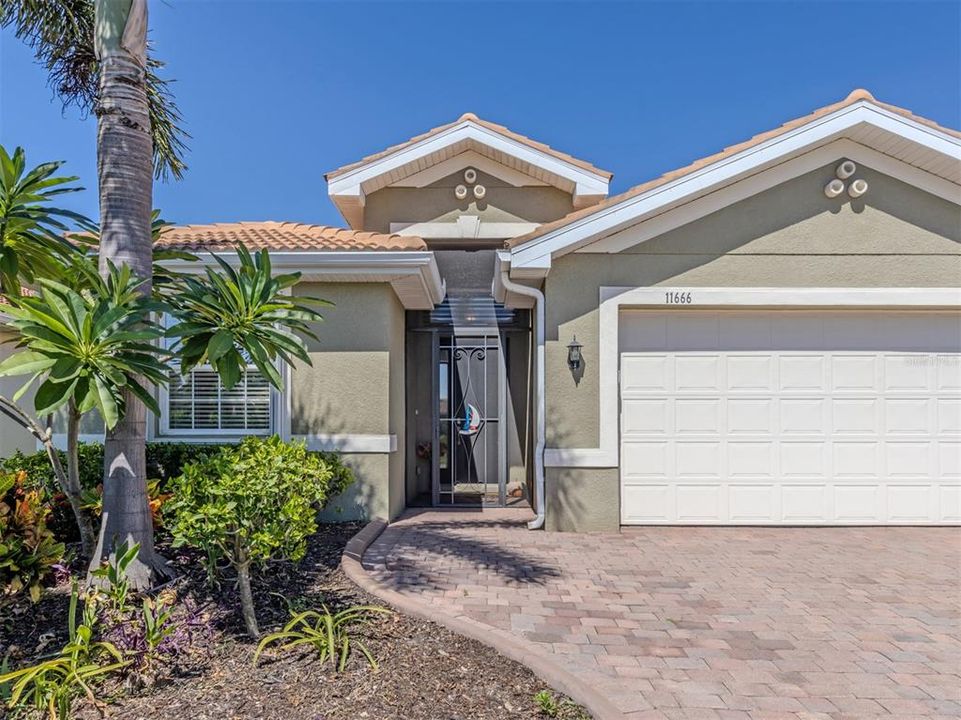 For Sale: $440,000 (3 beds, 2 baths, 1984 Square Feet)