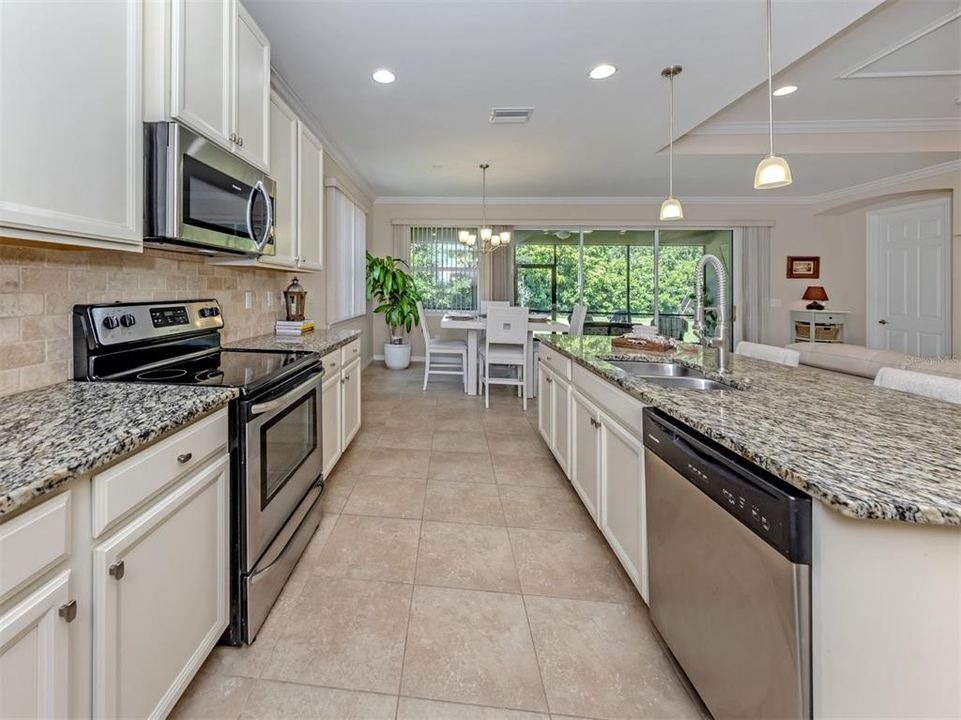 For Sale: $440,000 (3 beds, 2 baths, 1984 Square Feet)