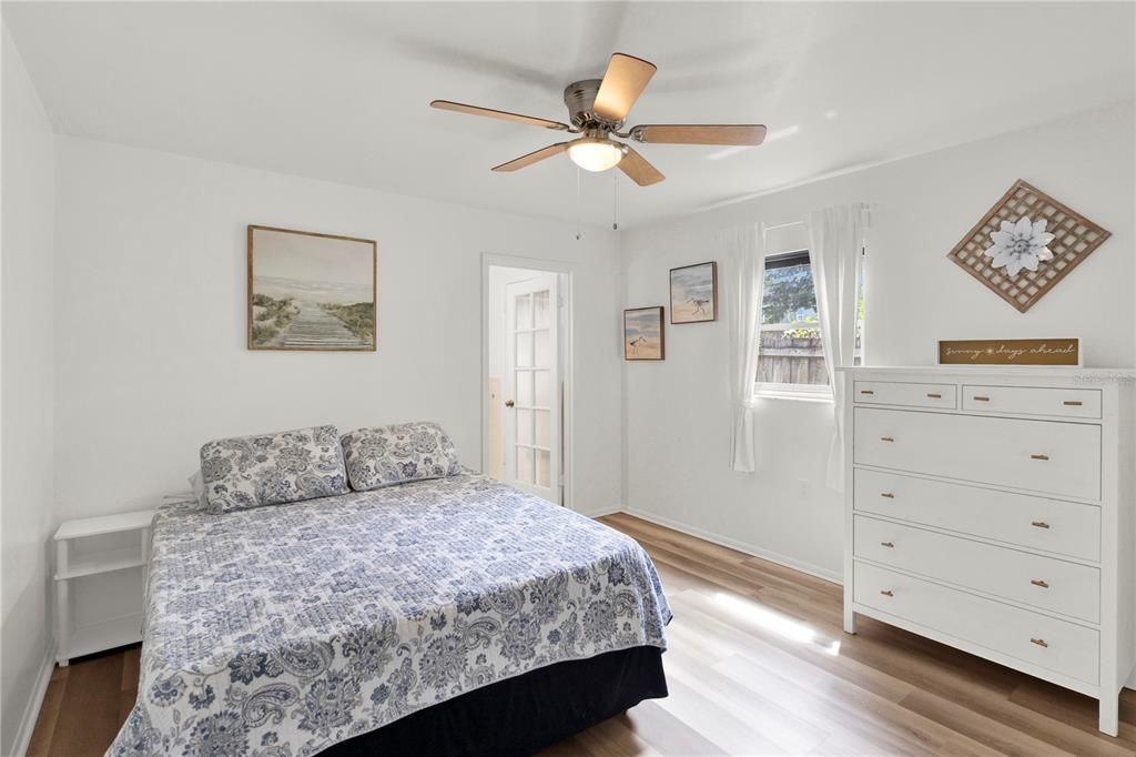 For Sale: $369,900 (2 beds, 2 baths, 1032 Square Feet)