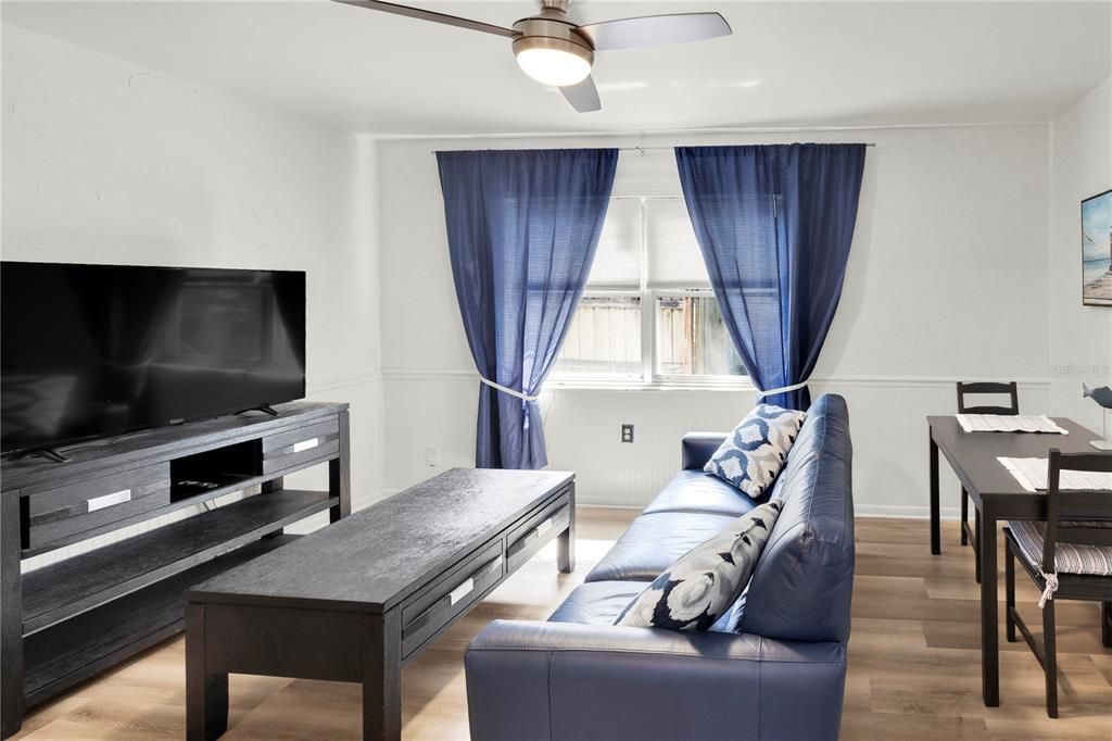 For Sale: $369,900 (2 beds, 2 baths, 1032 Square Feet)
