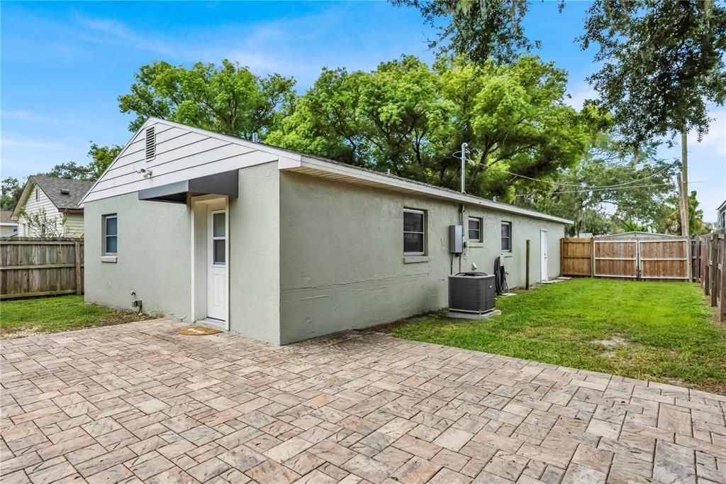 For Sale: $369,900 (2 beds, 2 baths, 1032 Square Feet)