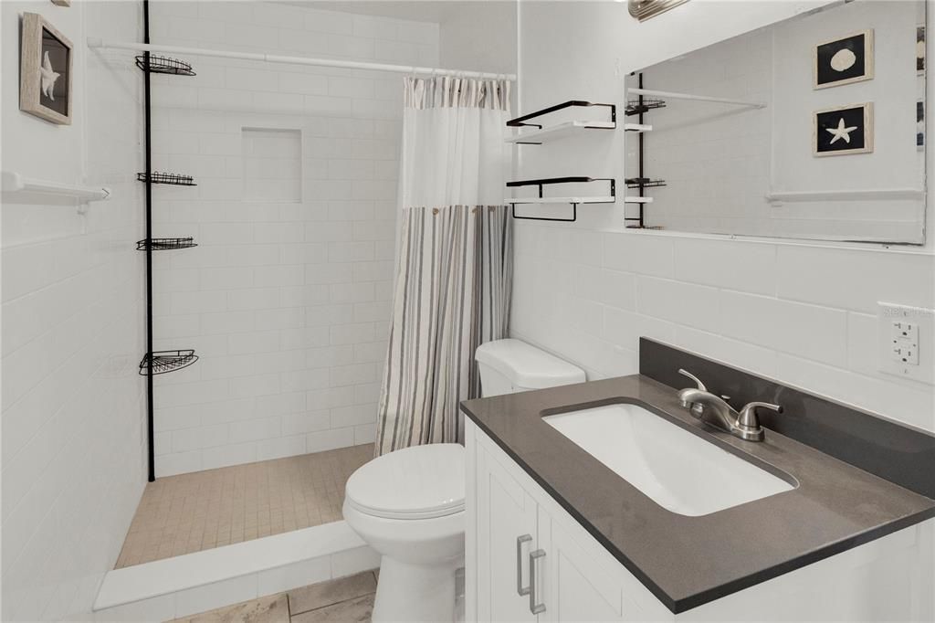For Sale: $369,900 (2 beds, 2 baths, 1032 Square Feet)