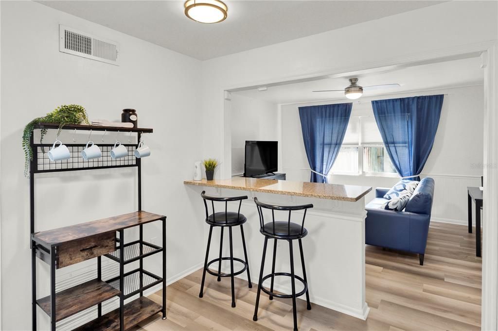 For Sale: $369,900 (2 beds, 2 baths, 1032 Square Feet)