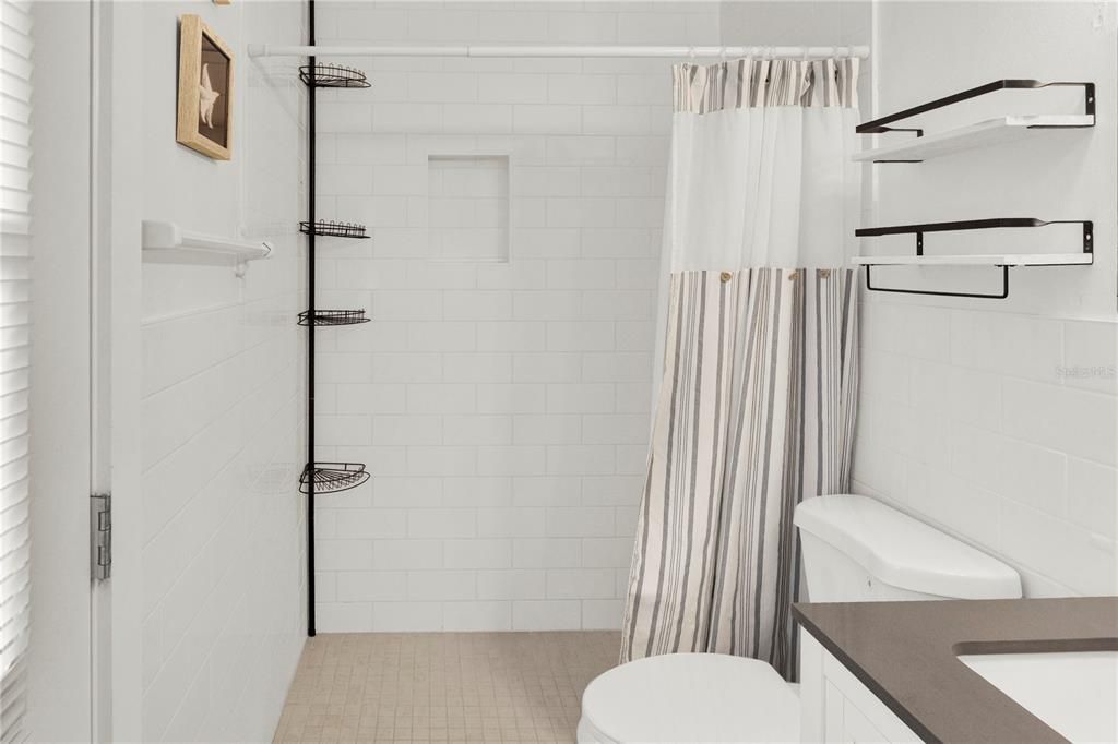 For Sale: $369,900 (2 beds, 2 baths, 1032 Square Feet)