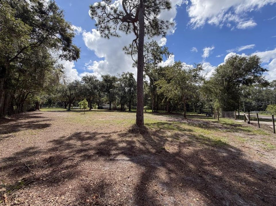 待售: $189,000 (0.92 acres)
