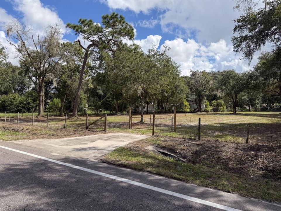 待售: $189,000 (0.92 acres)