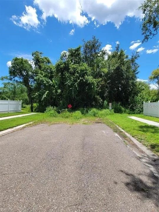 待售: $2,400,000 (12.40 acres)