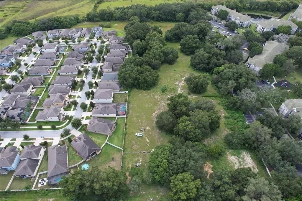 待售: $2,400,000 (12.40 acres)
