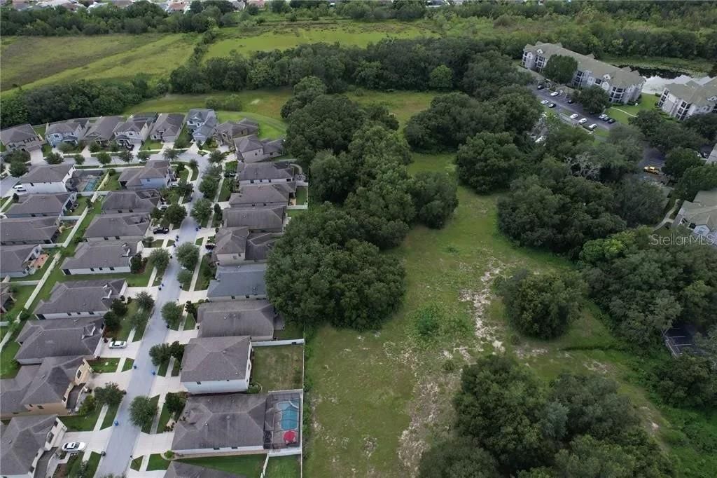 待售: $2,400,000 (12.40 acres)