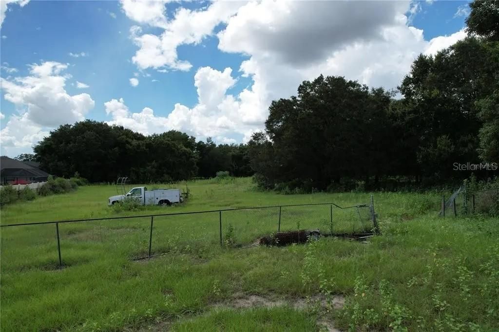 待售: $2,400,000 (12.40 acres)