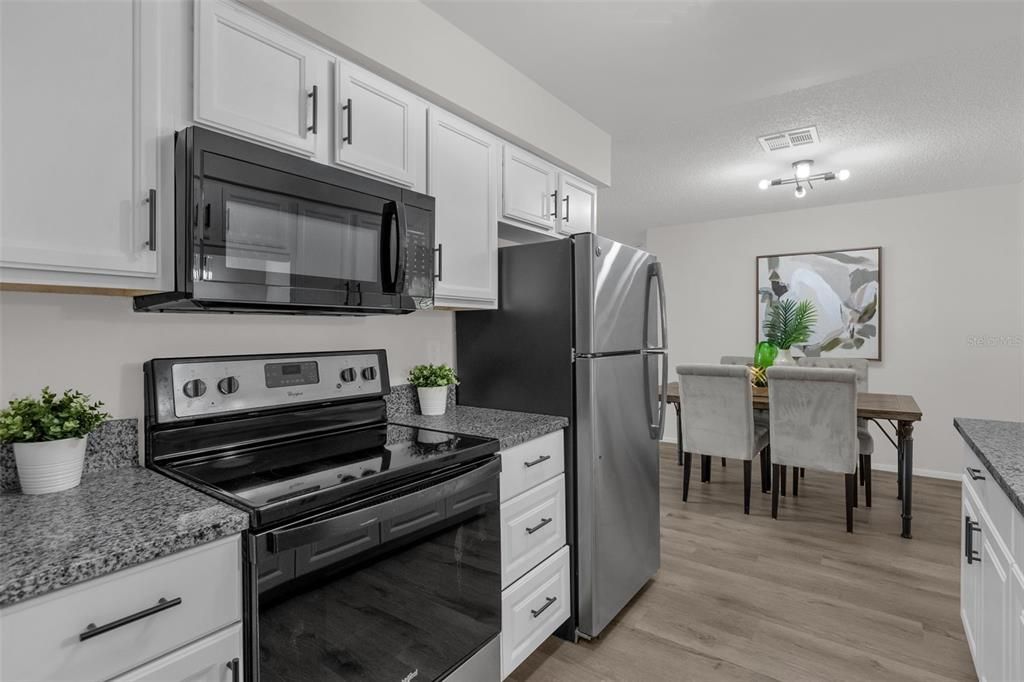 На продажу: $319,900 (4 спален, 2 ванн, 1648 Квадратных фут)