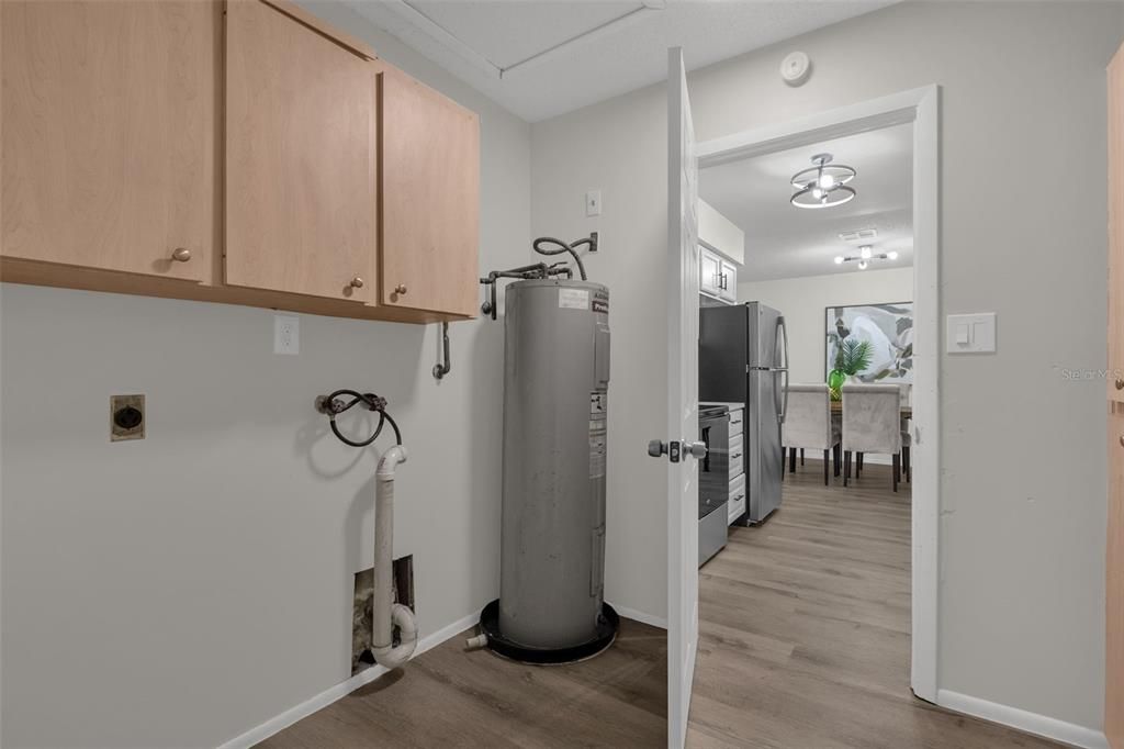 На продажу: $319,900 (4 спален, 2 ванн, 1648 Квадратных фут)