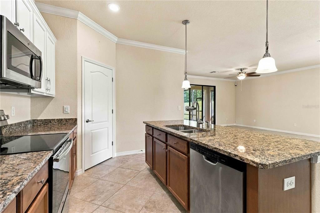For Sale: $525,000 (3 beds, 3 baths, 2006 Square Feet)