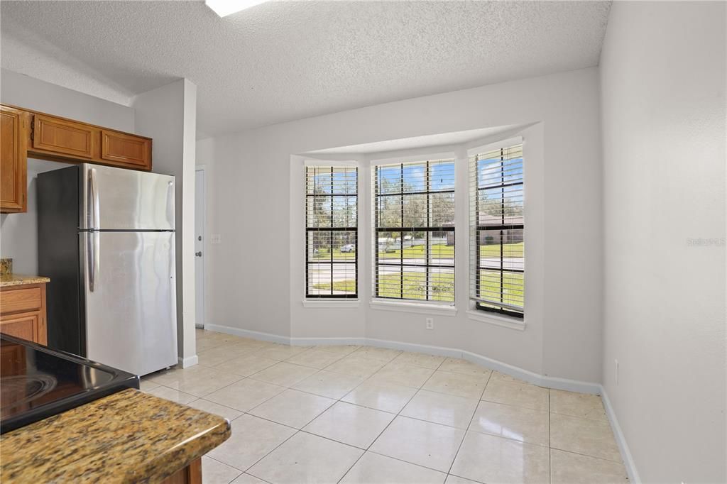 For Sale: $275,000 (3 beds, 2 baths, 1194 Square Feet)