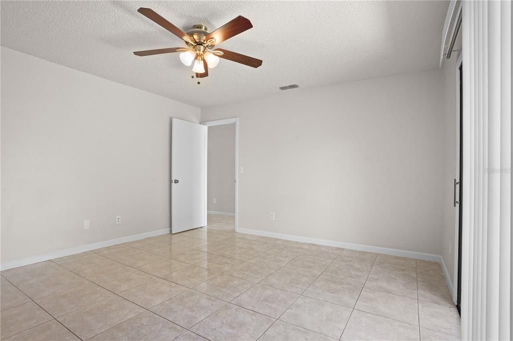 For Sale: $275,000 (3 beds, 2 baths, 1194 Square Feet)