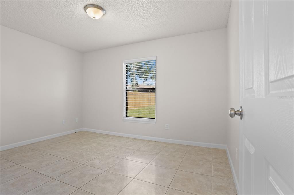For Sale: $275,000 (3 beds, 2 baths, 1194 Square Feet)