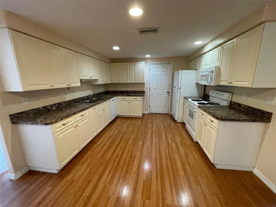 En Venta: $239,900 (2 camas, 2 baños, 1329 Pies cuadrados)