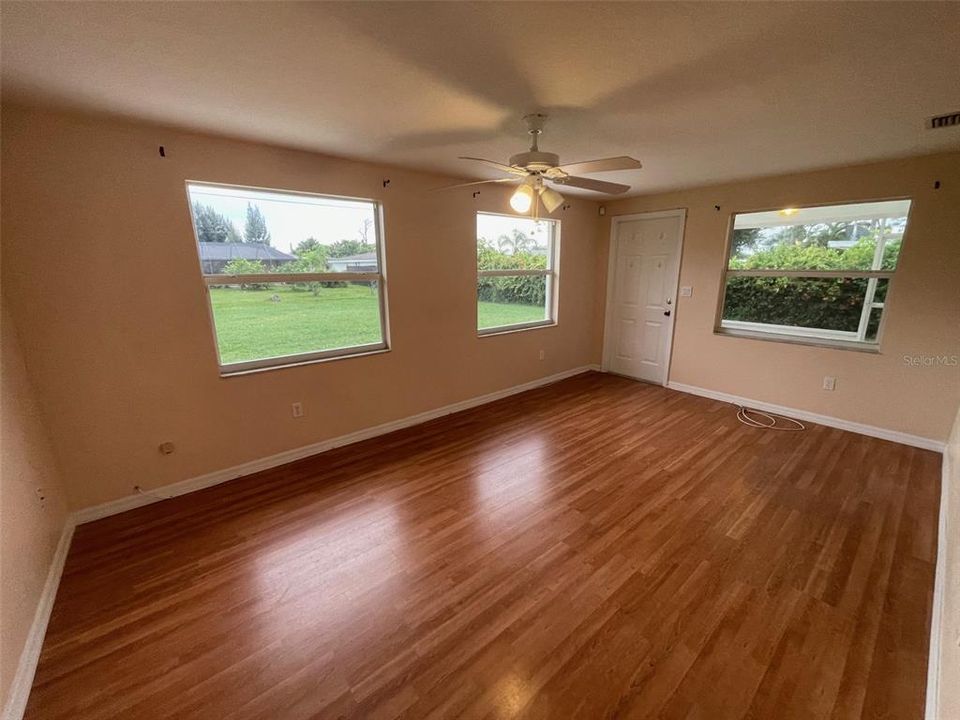 En Venta: $239,900 (2 camas, 2 baños, 1329 Pies cuadrados)