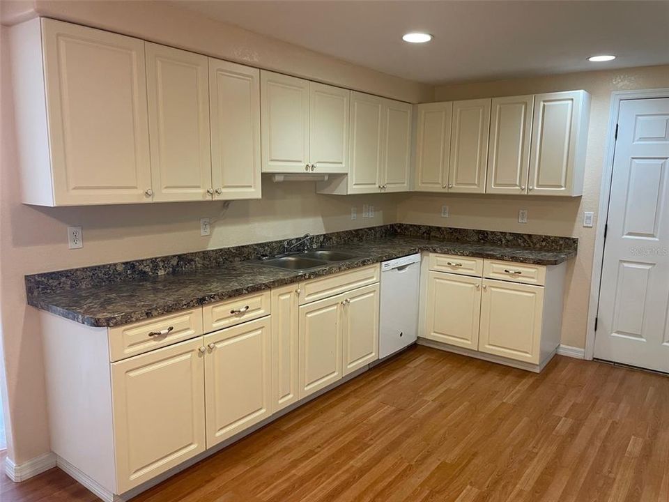 En Venta: $239,900 (2 camas, 2 baños, 1329 Pies cuadrados)