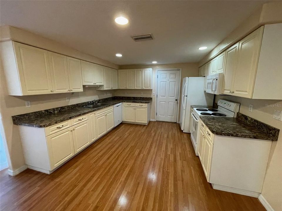 En Venta: $239,900 (2 camas, 2 baños, 1329 Pies cuadrados)