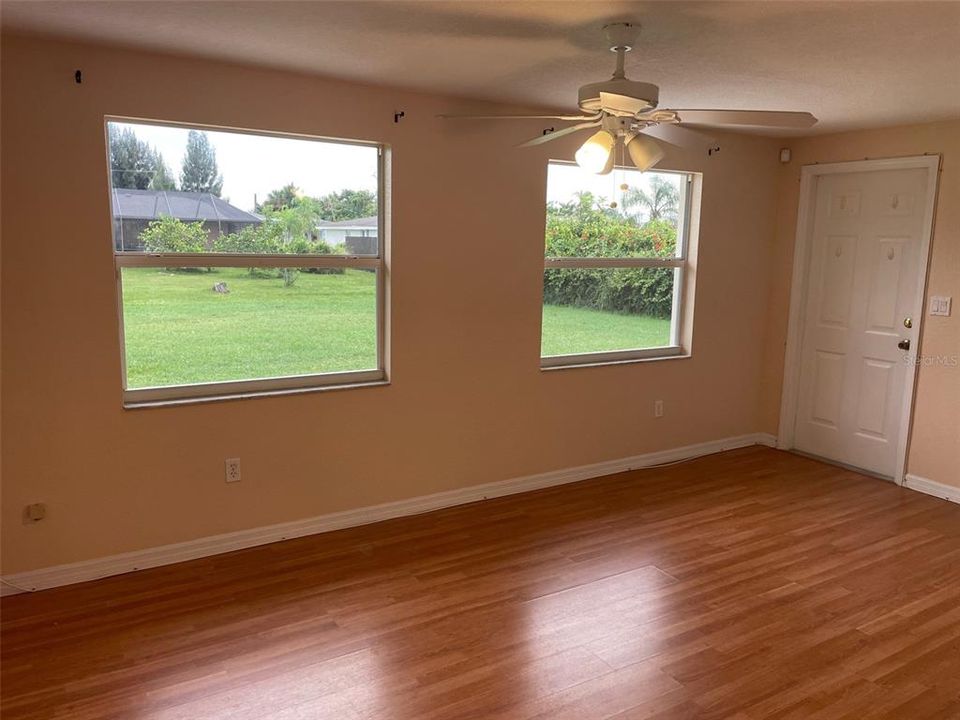 En Venta: $239,900 (2 camas, 2 baños, 1329 Pies cuadrados)