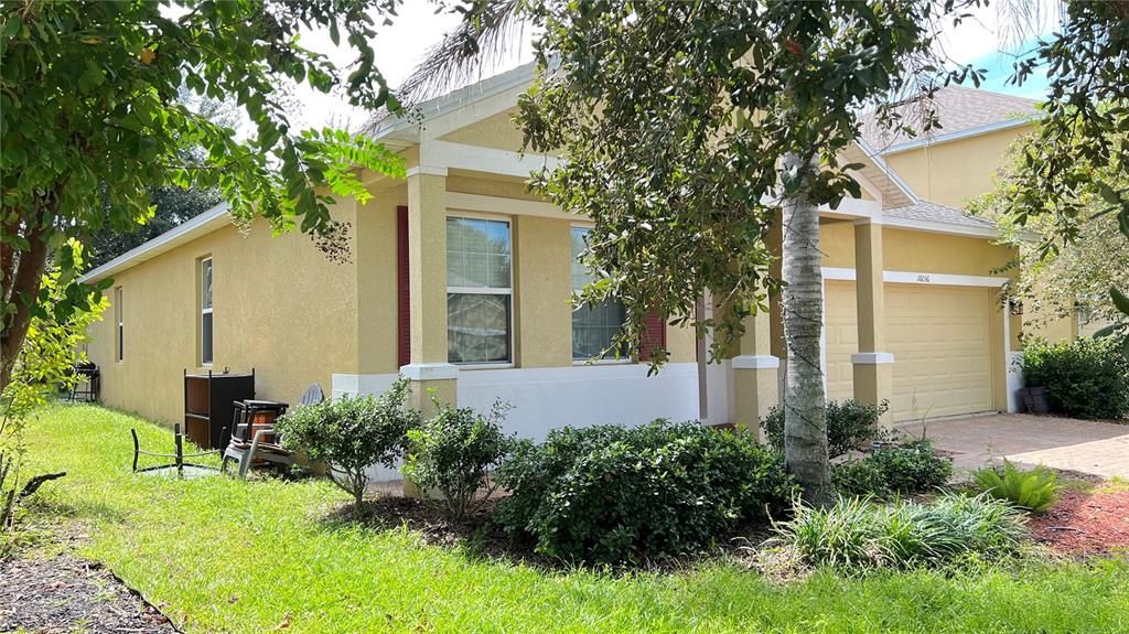 For Sale: $379,990 (4 beds, 2 baths, 1976 Square Feet)