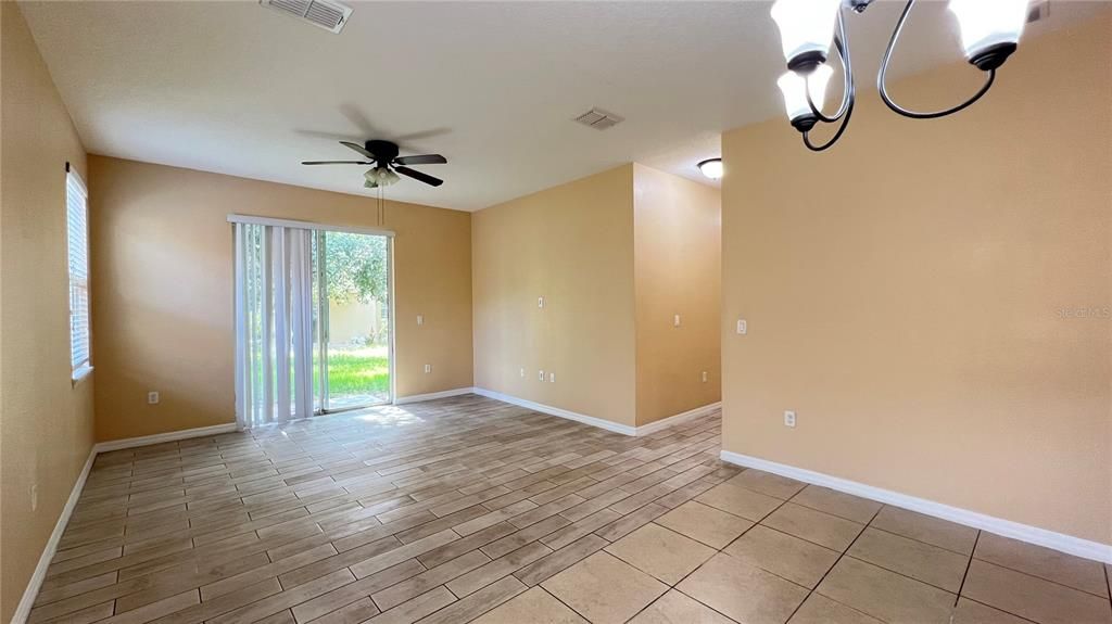 For Sale: $379,990 (4 beds, 2 baths, 1976 Square Feet)