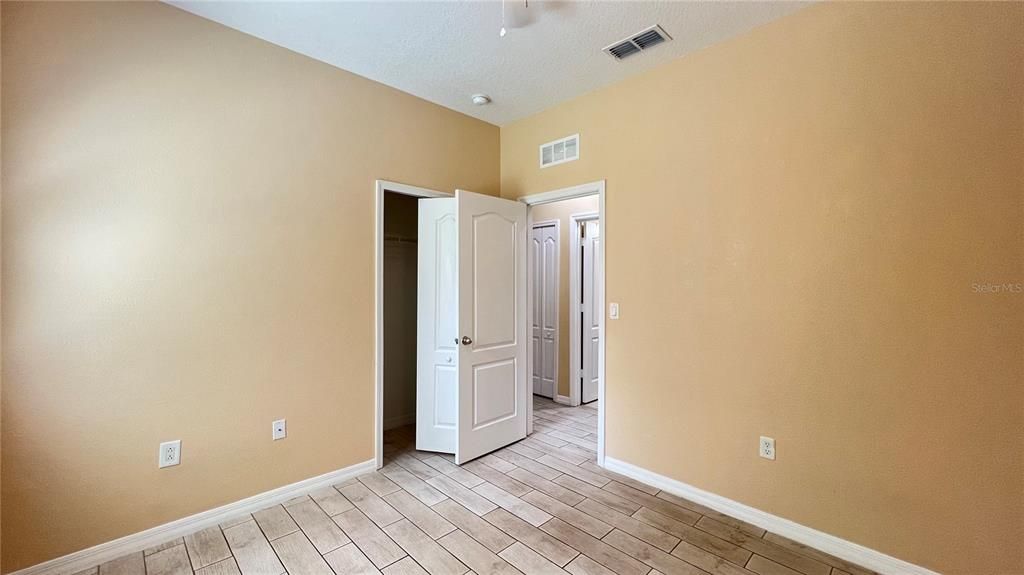 For Sale: $379,990 (4 beds, 2 baths, 1976 Square Feet)