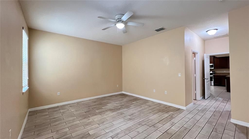 For Sale: $379,990 (4 beds, 2 baths, 1976 Square Feet)