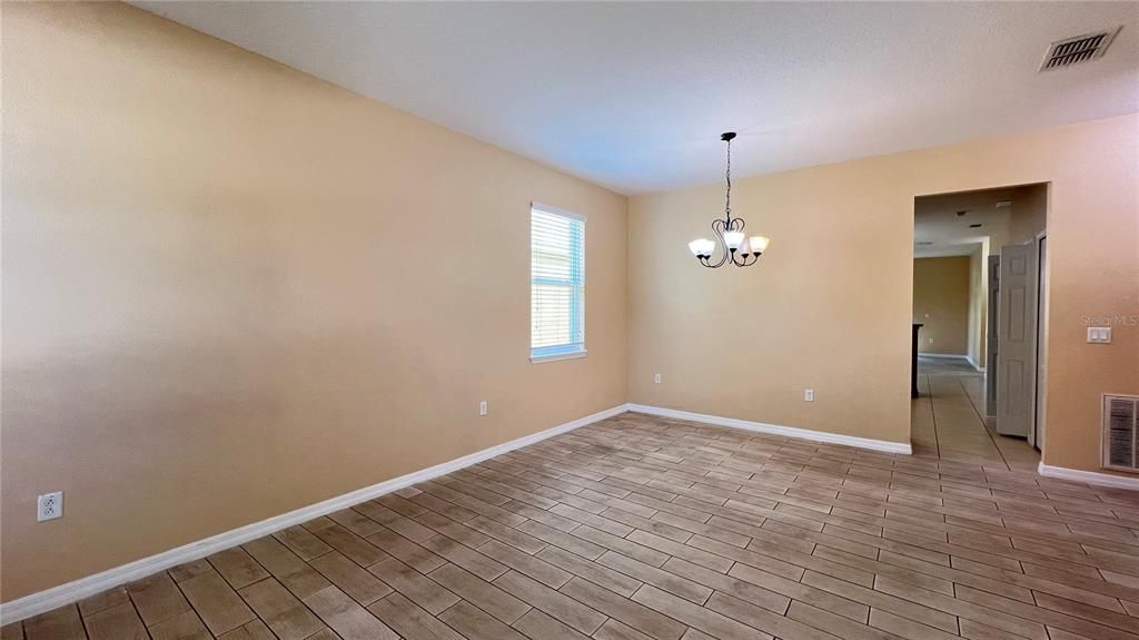 For Sale: $379,990 (4 beds, 2 baths, 1976 Square Feet)