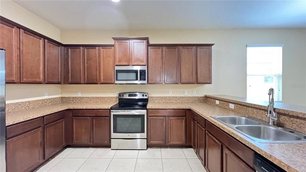 For Sale: $379,990 (4 beds, 2 baths, 1976 Square Feet)