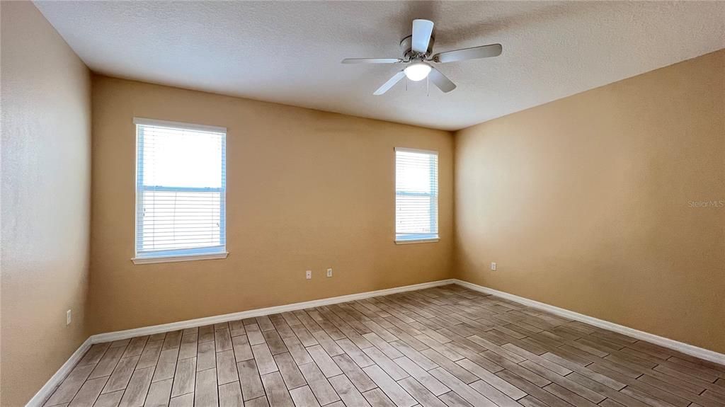 For Sale: $379,990 (4 beds, 2 baths, 1976 Square Feet)