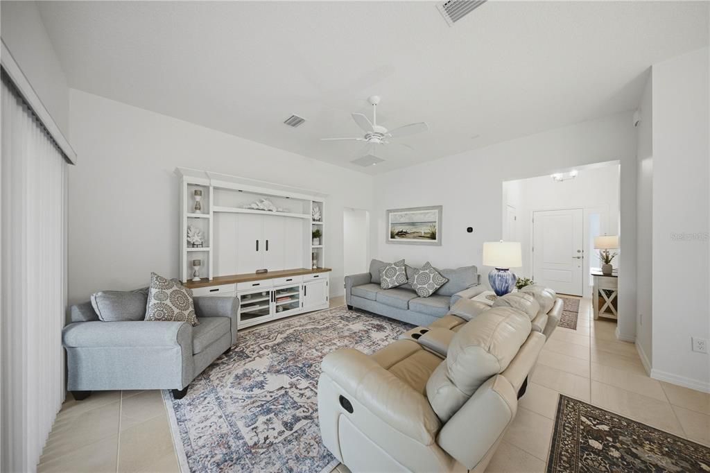 For Sale: $399,000 (3 beds, 2 baths, 1419 Square Feet)